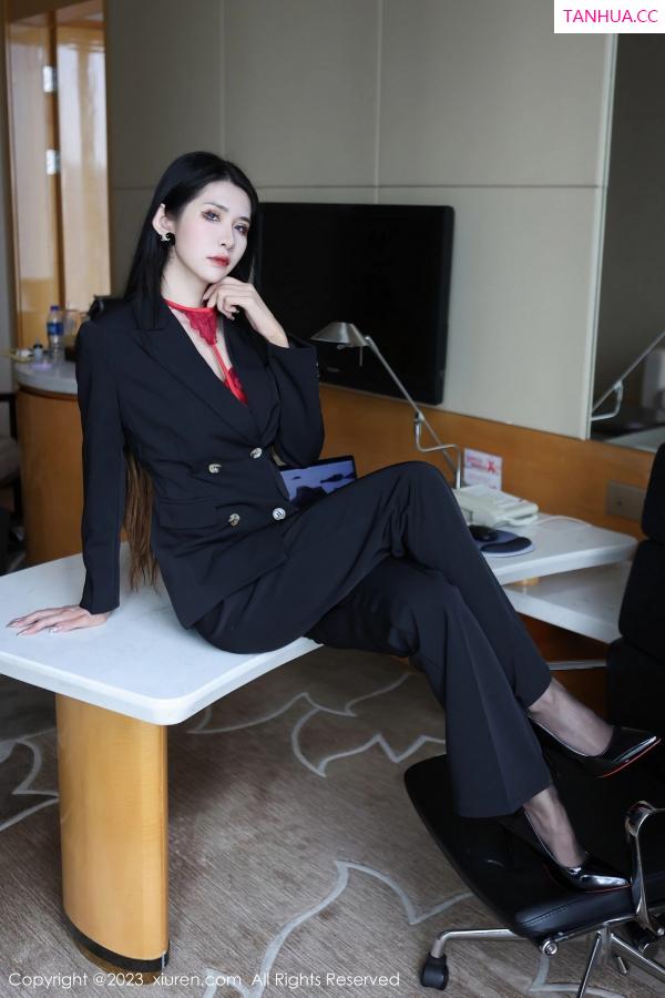 林依娜  [XiuRen]高清写真图 2023.03.13 No.6402 依娜Yina 美腿新人第11张图片